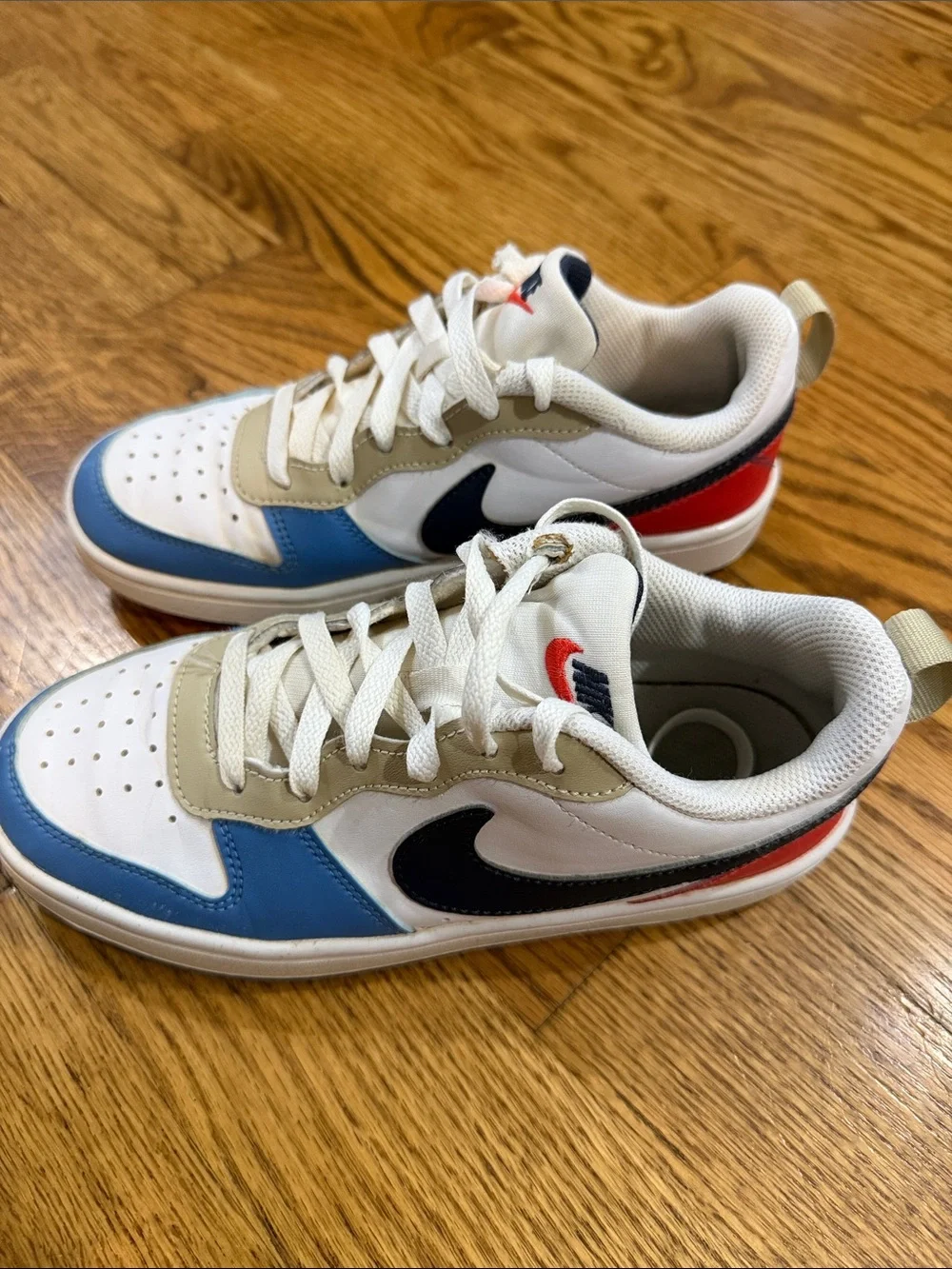 Boy’s Nike Sneakers/Shoes. Size 4Y. Good Condition.